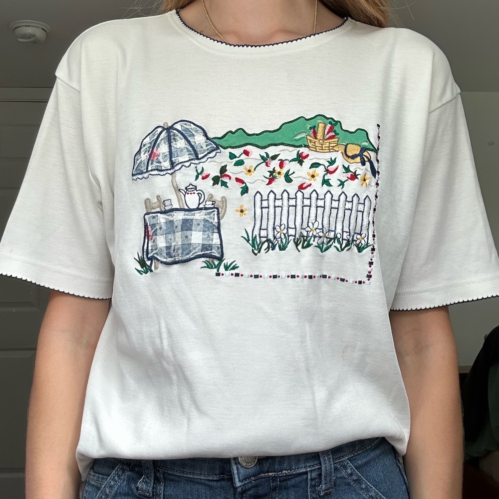 Women’s White Embroidered Graphic T-Shirt with Picnic Design Short Sleeve